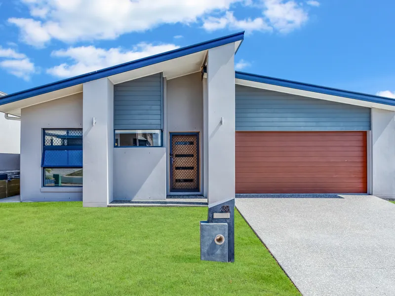 Narangba Heights - Separate Living Areas - Ducted My Air Conditioning