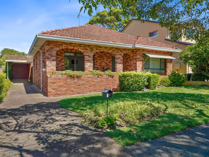 Charming Cottage in Blue Ribbon Location