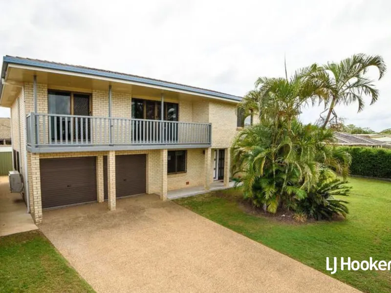 LARGE 5-BEDROOM FAMILY HOME IN TOWN