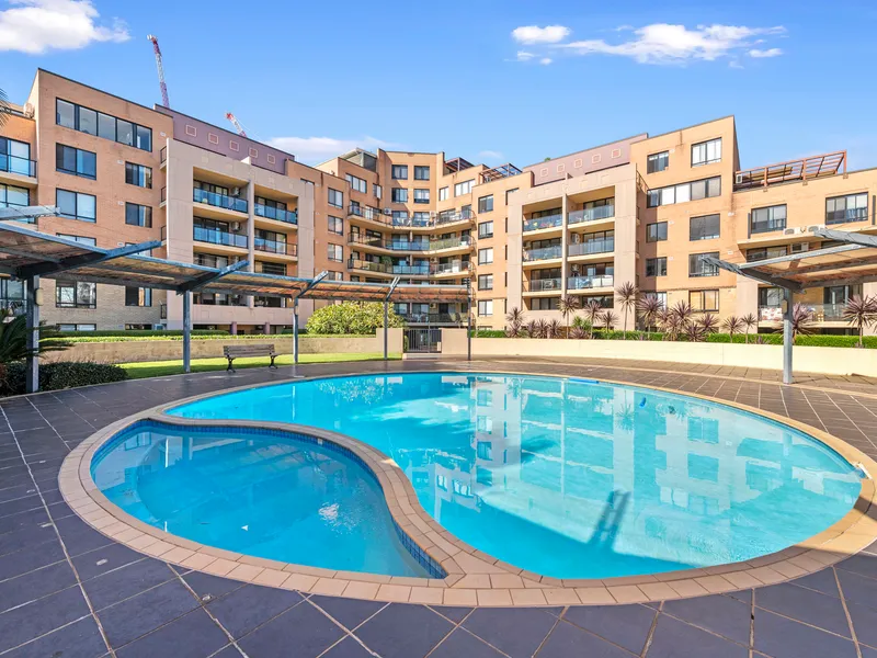 Sun-washed modern apartment | 500m to Lidcombe CBD