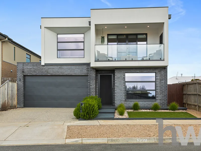 Captivating Water Views & Modern Design