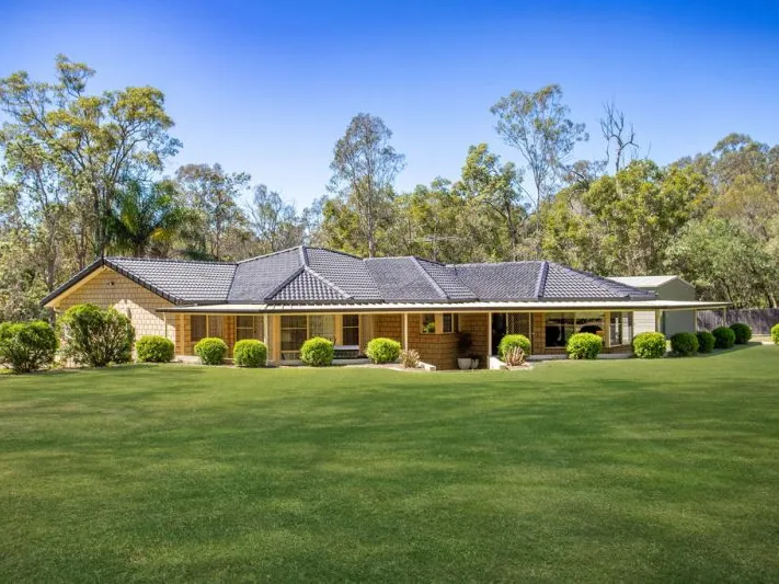 ACREAGE OASIS IN HIGHLY SOUGHT AREA - AN ENTERTAINER'S PARADISE