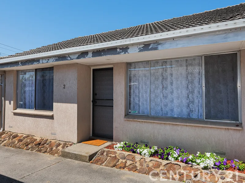 2 Bedroom Unit in an Unbeatable Location