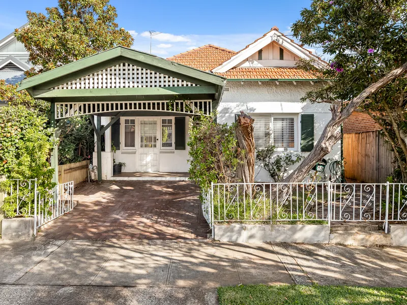 A Classic Home with Excellent Family Potential