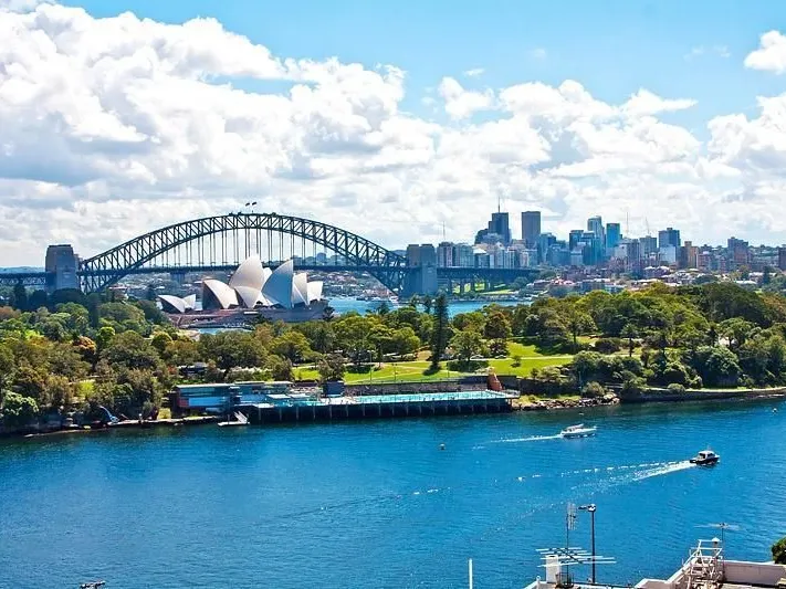Fabulous apartment for rent in the heart of Potts Point with unbeatable views of Sydney