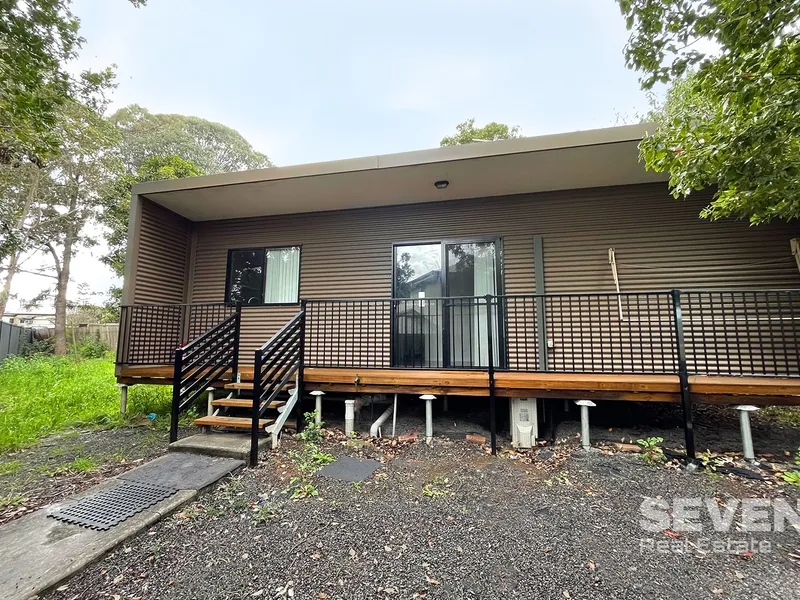 Cozy granny flat, walking distance to shops and transport