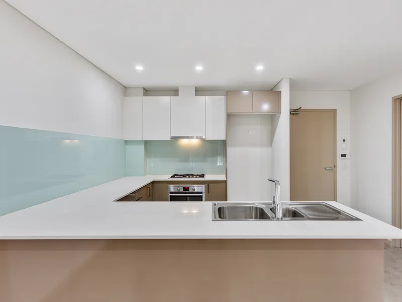 Spacious Modern Apartment With Huge Study Room!