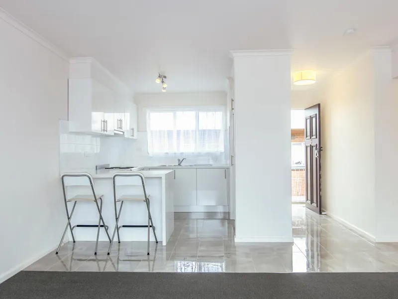 RENOVATED, LARGE 2 BR APARTMENT IN THE HEART OF BENTLEIGH