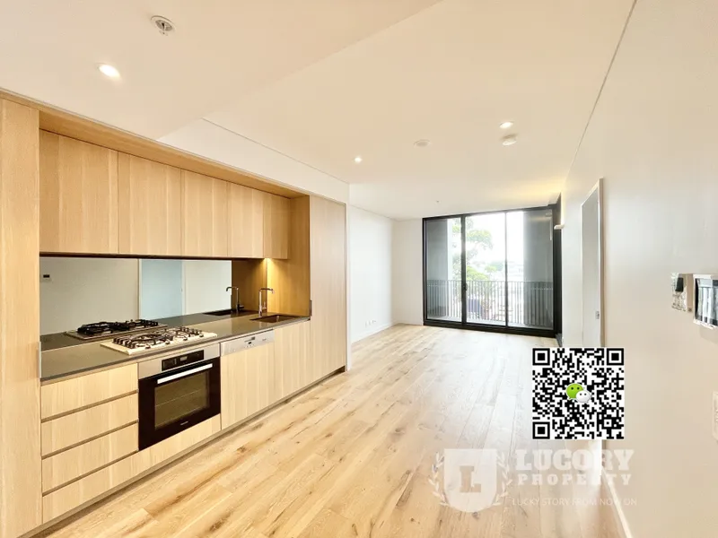 1 BED+ Large Study | Enjoyable View | Best Location In Parramatta | Large Balcony