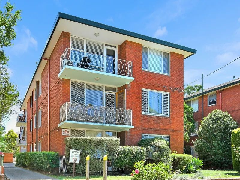 RENOVATED SPACIOUS APARTMENT – IDEAL LOCATION