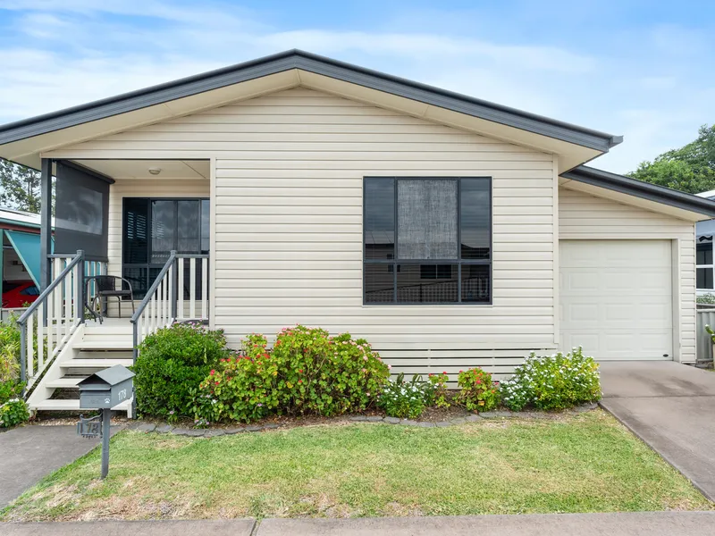 CONTEMPORARY HOME IN BREMER WATERS OVER 55's VILLAGE