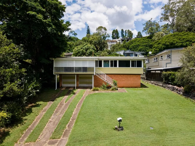Original Home in Prime Location - Perfect for Uni Students!!!