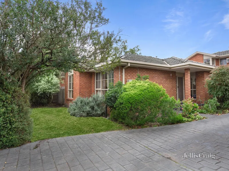 Single level living, walk to Tunstall Square