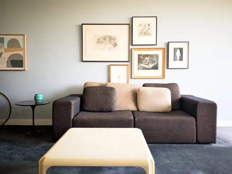 Incentives Large One Bedroom Executive Apartment with Dual Aspect 