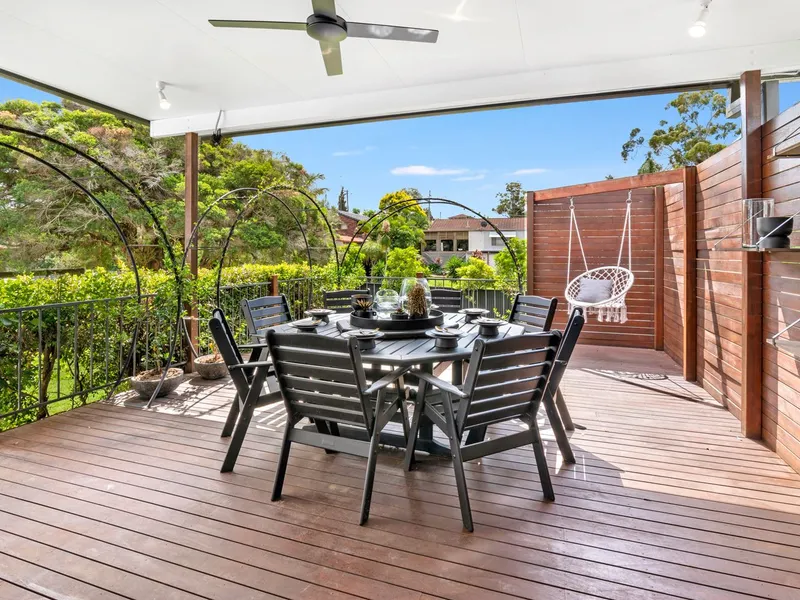 Rare dual living home in sought after Bellevue Park!