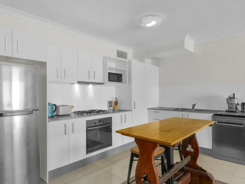 *Private*Spacious *James St Precinct *Well Designed 2xBed 2xBath 1xCarpark