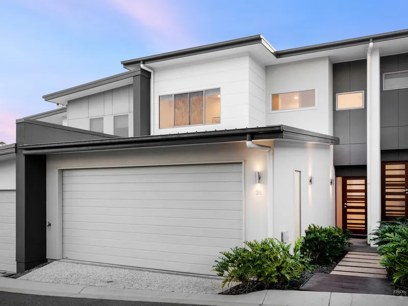 Stunning Spacious Town Home