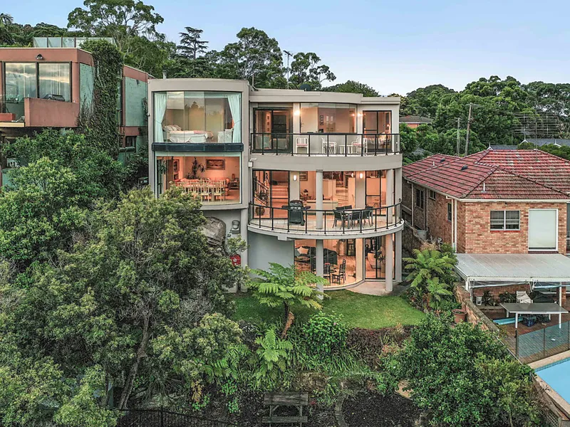 Award winning residence overlooking panoramic water vistas