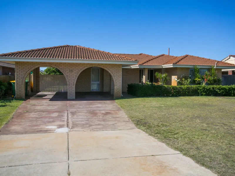 DREAM FAMILY HOME!!! 4x2x2 in desirable location