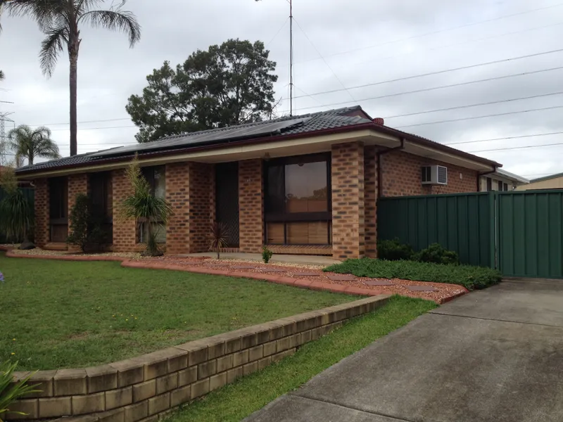 Cozy 3-Bedroom Home in St Clair with Secure Yard and Ample Parking
