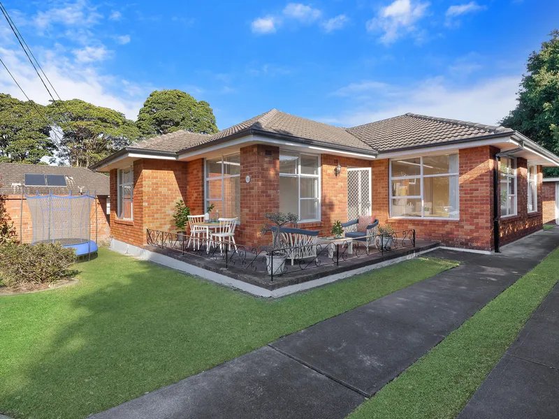 Delightful full- brick family home in Willoughby