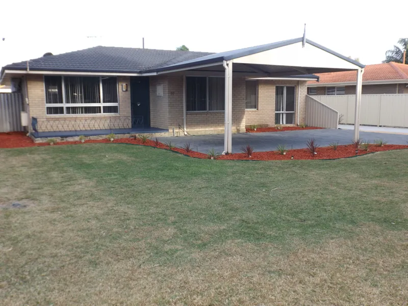 SPACIOUS LOW MAINTENANCE FAMILY HOME - LAWN MOWING INCLUDED