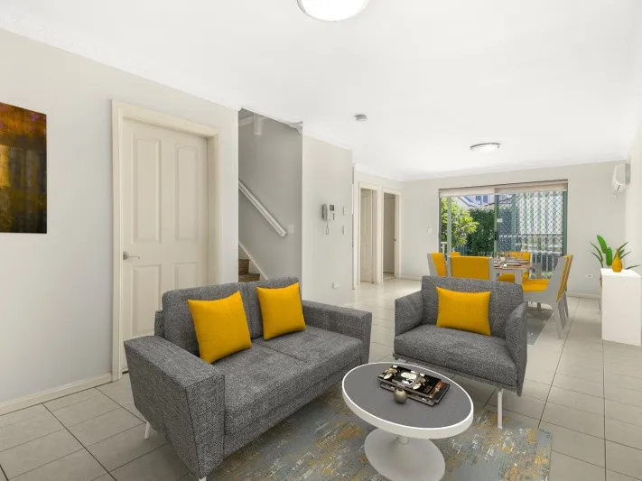 Three bedroom Duplex with Gas Cooking and Air Conditioning!