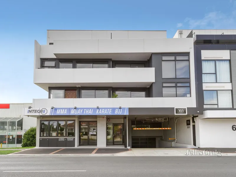 City Glimpses in the McKinnon Zone