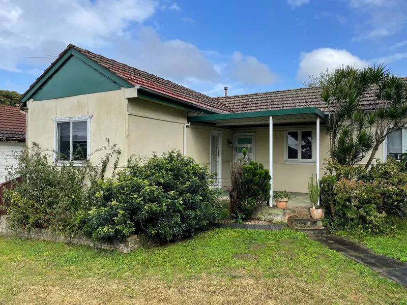 Two Bedroom House with Large Yard