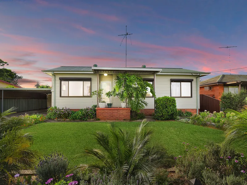 Tightly-held home on generously sized level block