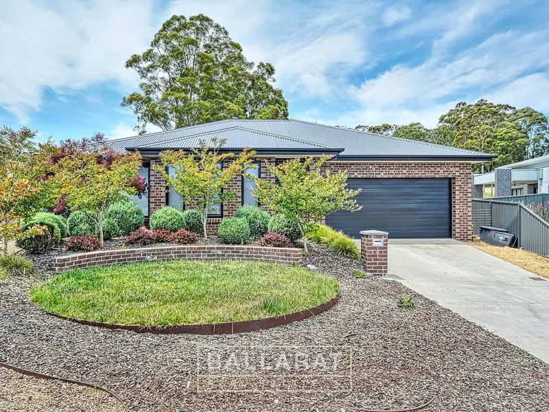 HOME WITH DUAL LIVING, AIR CONDITIONING AND SIDE ACCESS - PETS OKAY!