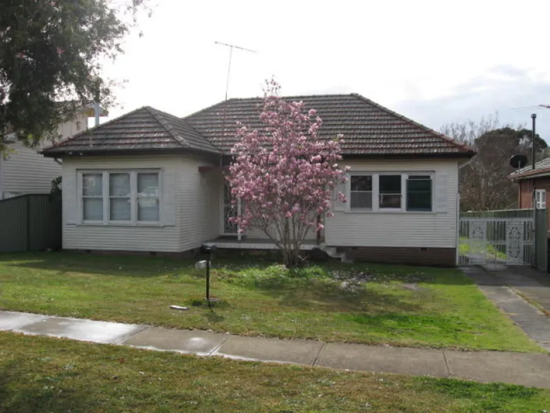 3 BEDROOM HOME WITH 1 BEDROOM GRANNY FLAT