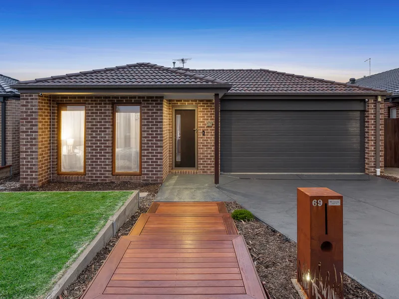 MODERN THREE BEDROOM HOME IN ESTUARY ESTATE