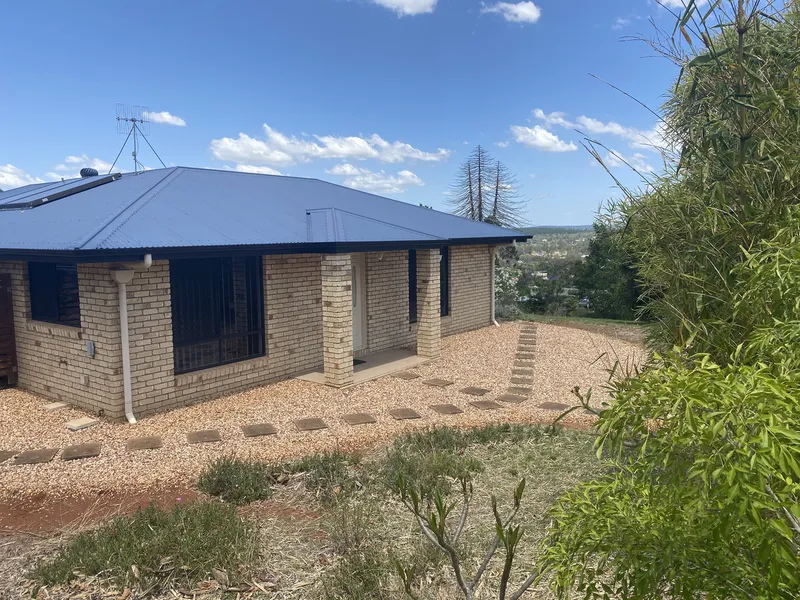 3 Bedroom Home with Amazing Views!