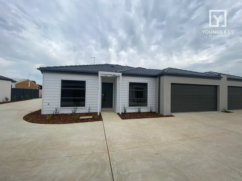 BRAND NEW TOWNHOUSE- GREAT QUIET AREA