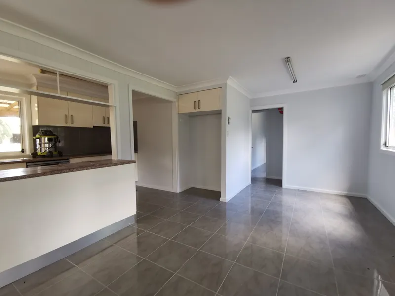 3 bed 1 bath 2 car house full fenced with horse stable at 5 acres land at 650 Fifteen Avenue Rossmore