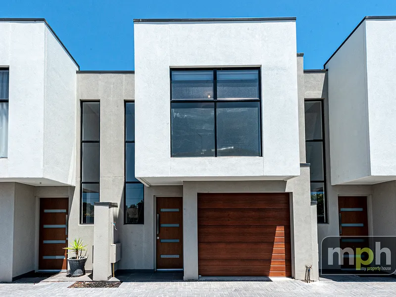 Low Maintenance Modern Home in an Ideal Location