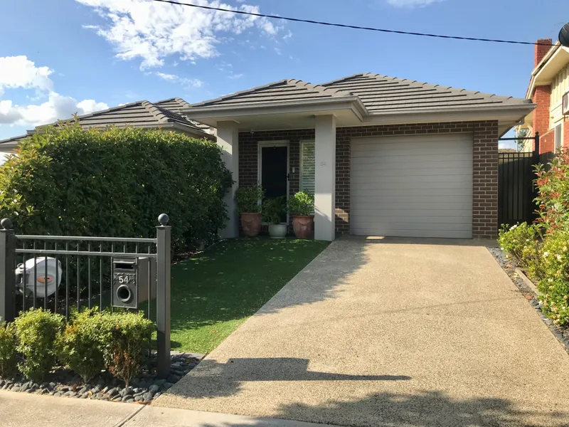 Single Level Serenity in Prime Location