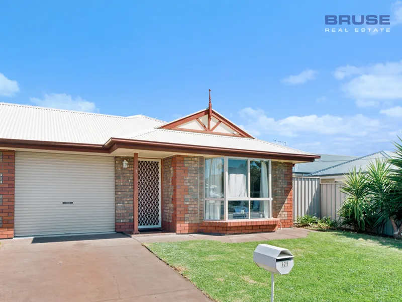 Superb duplex house with a generous back yard. Live the awesome lifestyle so close to the beach!