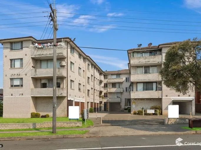 BEAUTIFUL RENOVATED 2 BEDROOMS UNIT WITH NICE TILED