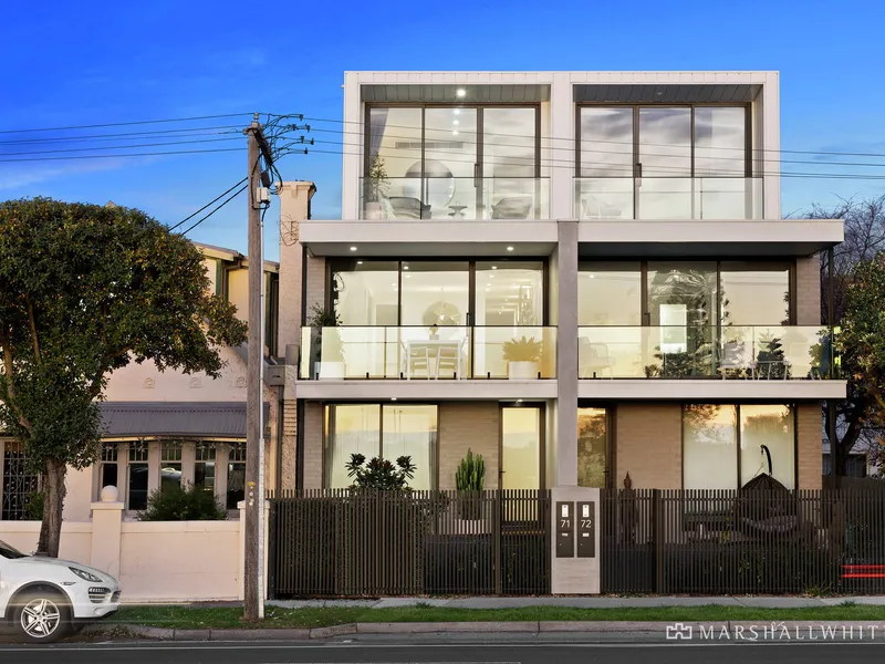 Luxurious Beachside Living With Stunning Views
