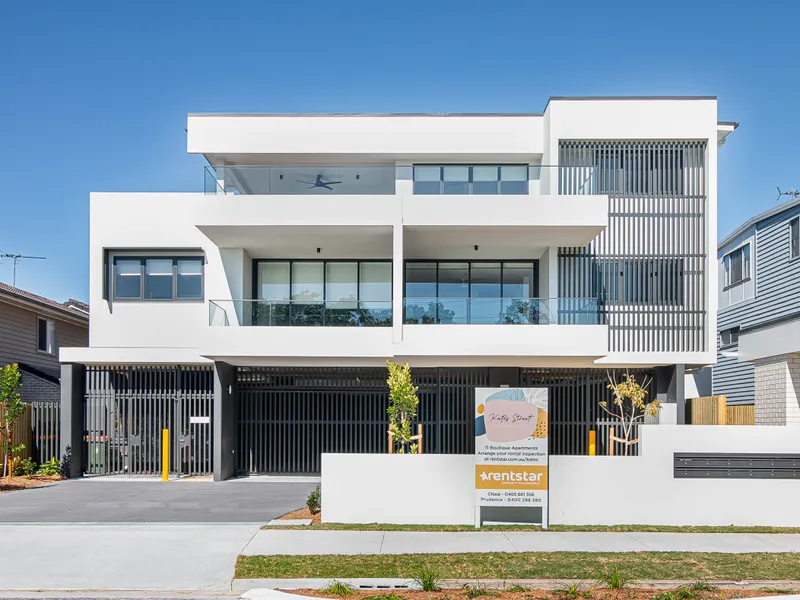 Modern Ground Floor Unit with Courtyard - Only 6 Months Old