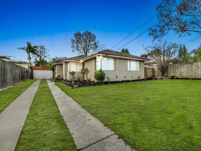 GORGEOUS SINGLE LEVEL FAMILY HOME IN CONVENIENT LOCATION