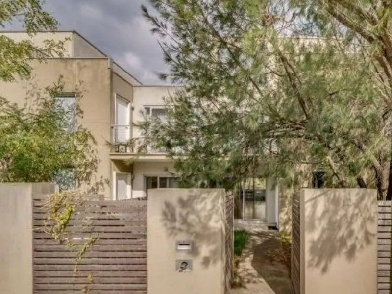 Easy Living In Box Hill   $495 pw / $2151 pm