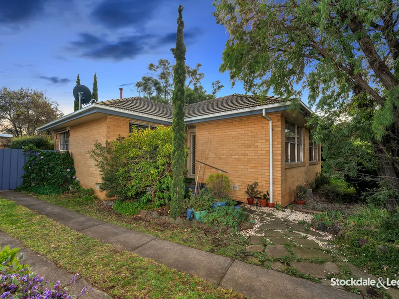 3 BEDROOM FAMILY HOME FOR RENT IN LAVERTON !!