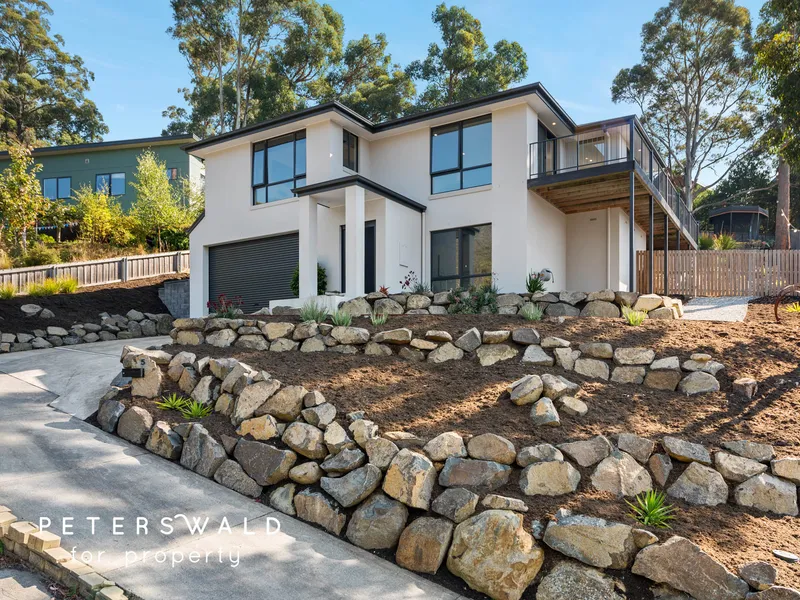 Picturesque surrounds and spacious family comfort