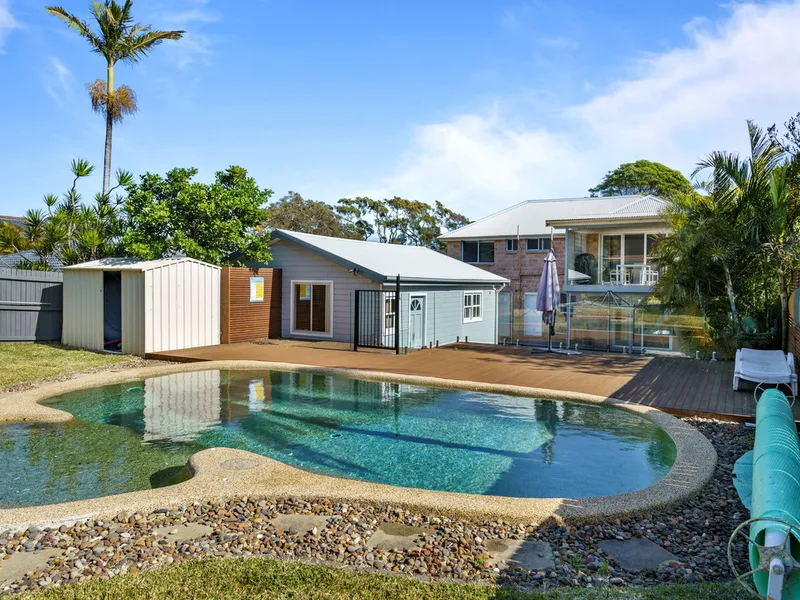 A Pool in Poplars - Furnished or Unfurnished Options