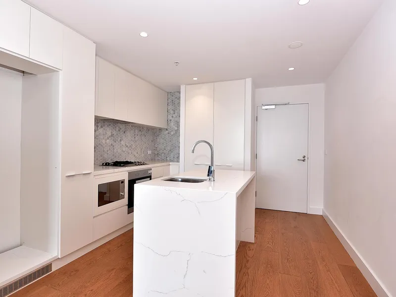 PERFECT LOCATION AND SPACIOUS APARTMENT!