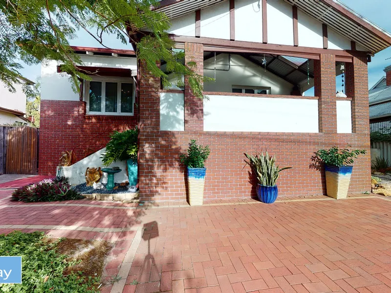 UNDER OFFER WITH 4 OFFERS RECEIVED