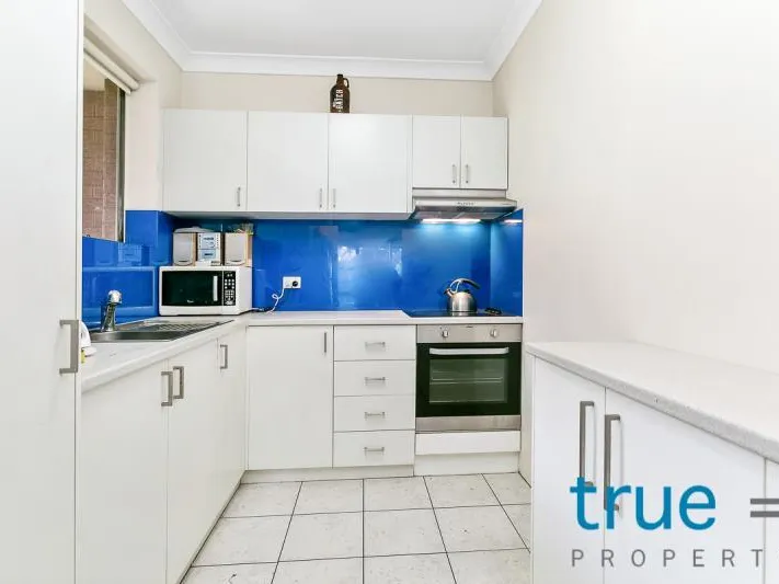UPDATED TOP FLOOR APARTMENT WITH LEAFY PRIVATE VIEWS
